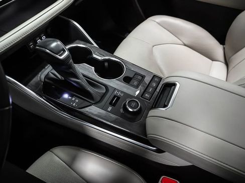 Used 2022 Toyota Highlander Limited image 16