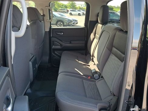 Used 2023 Nissan Frontier SV AWD/4WD image 13