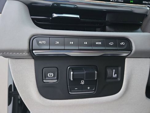 Certified 2024 Cadillac Escalade Sport Platinum w/ LPO, ONYX Package image 26