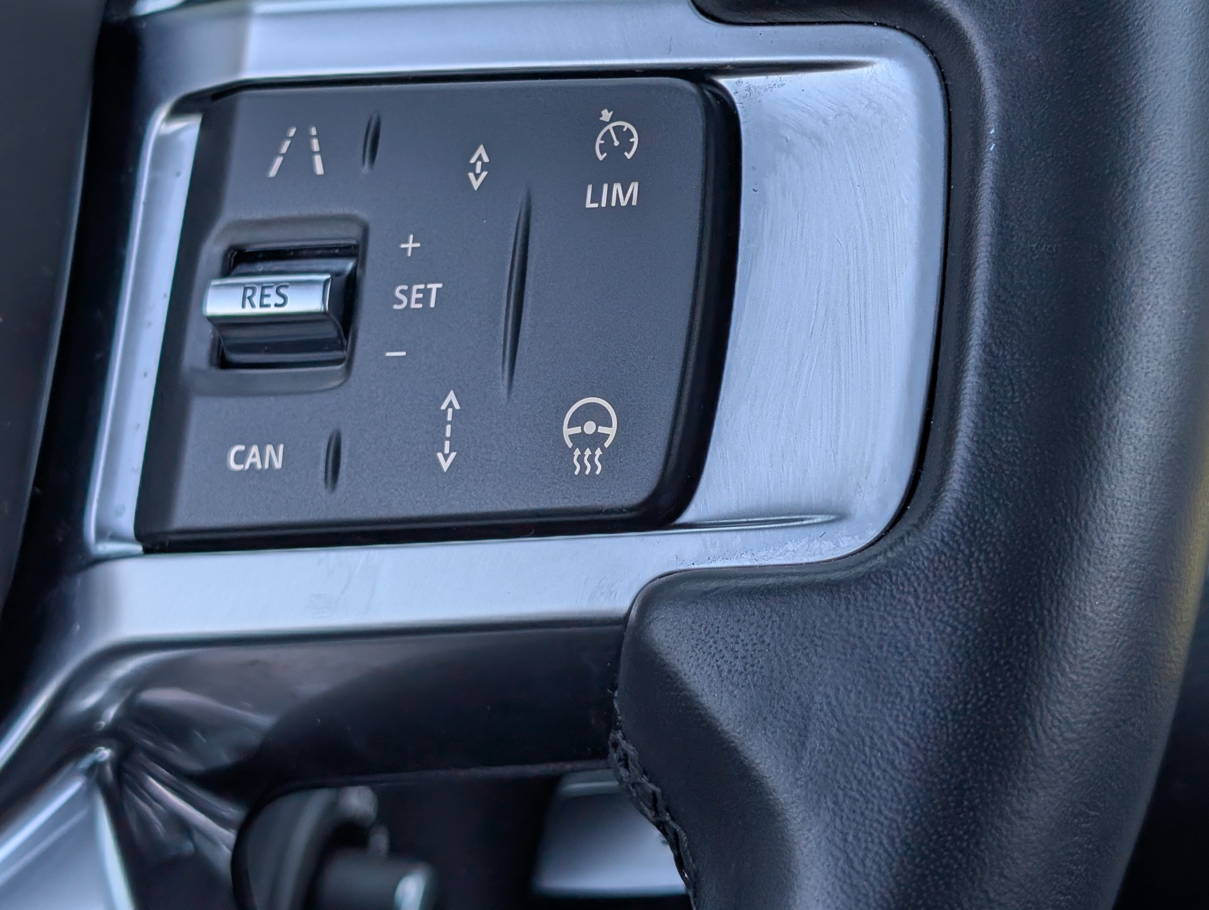 Used 2023 Land Rover Discovery Metropolitan Edition AWD/4WD image 40
