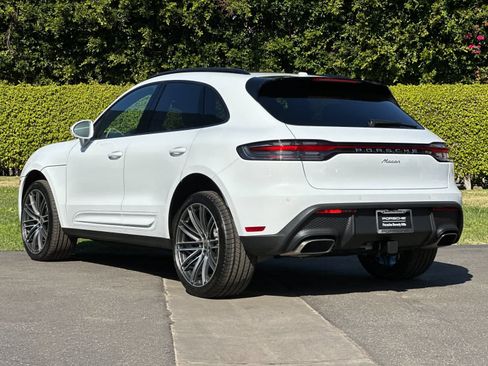 Used 2026 Porsche Macan image 3