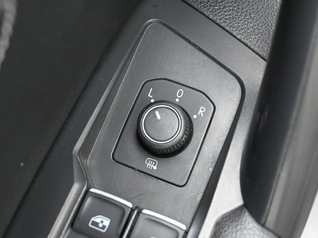 Used 2022 Volkswagen Tiguan SE w/ Panoramic Sunroof Package AWD/4WD image 12