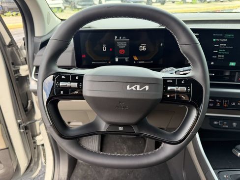 New 2027 Kia Carnival LX FWD image 36