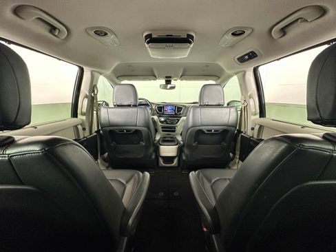 Used 2018 Chrysler Pacifica Touring-L w/ Premium Audio Group image 27