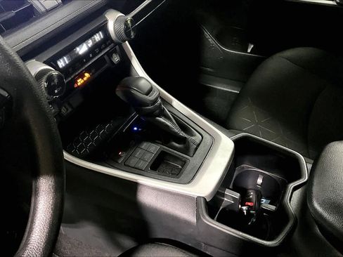 Used 2025 Toyota RAV4 XLE image 17