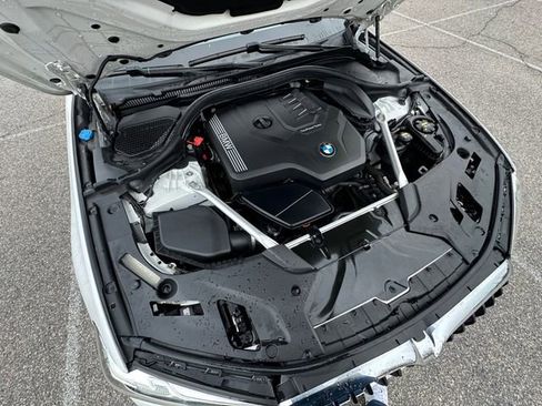 Used 2022 BMW 530i w/ Convenience Package image 32
