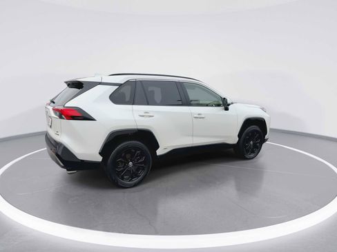 Certified 2022 Toyota RAV4 SE image 8