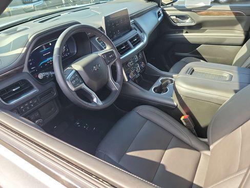Used 2022 Chevrolet Tahoe Z71 w/ Luxury Package AWD/4WD image 35
