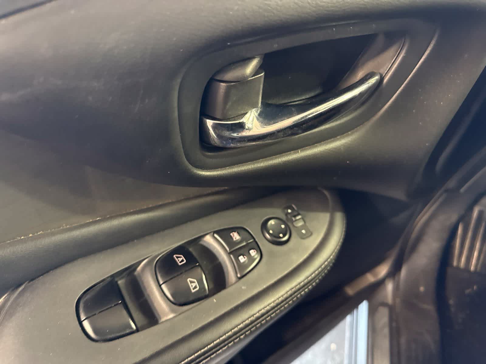 Used 2018 Nissan Murano SV FWD image 17