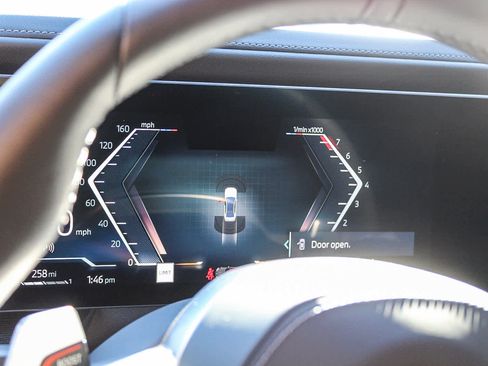 Used 2025 BMW 740i w/ Premium Package image 22