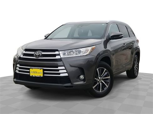 Used 2017 Toyota Highlander XLE image 1