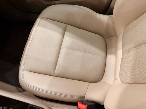 Certified 2025 Porsche Macan image 51