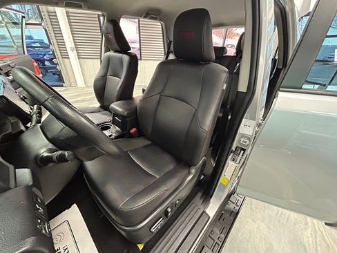 Used 2024 Toyota 4Runner TRD Off-Road Premium image 8