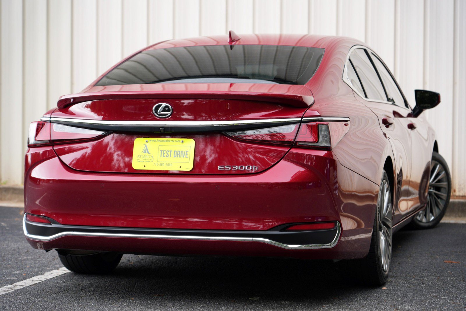 Used 2023 Lexus ES 300h w/ Accessory Package (Z2) FWD image 4