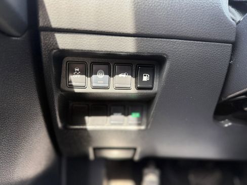 Used 2020 Nissan Rogue SV image 22