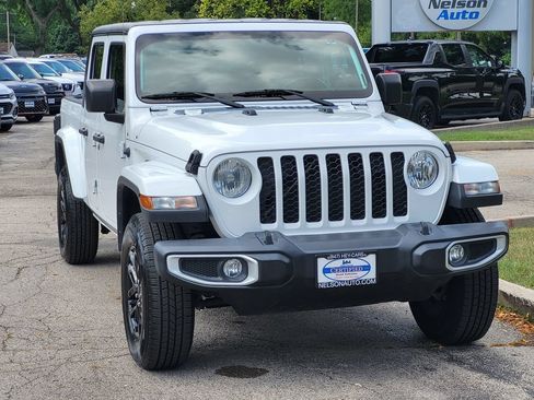 Used 2022 Jeep Gladiator Sport AWD/4WD image 2