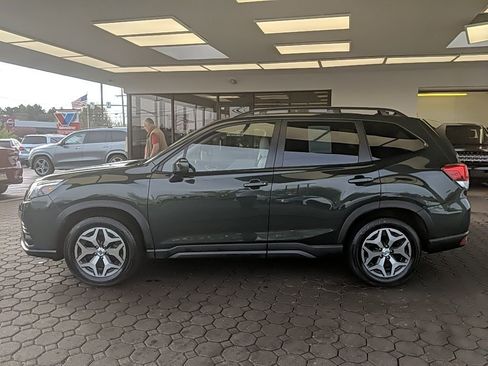 Used 2023 Subaru Forester Premium image 11