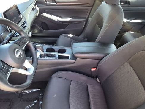 Certified 2025 Nissan Altima 2.5 SV FWD image 18