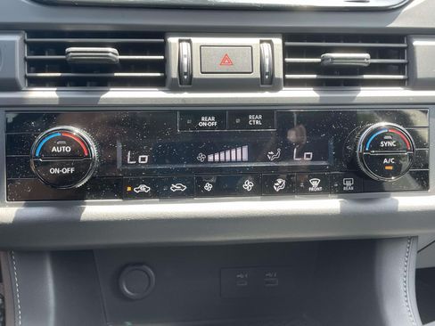 Used 2024 Nissan Pathfinder S AWD/4WD image 27