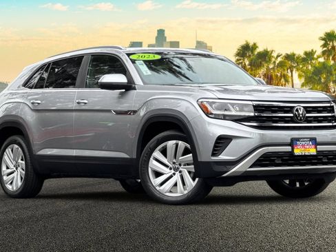 Used 2023 Volkswagen Atlas Cross Sport SE w/ Panoramic Sunroof Package FWD image 2