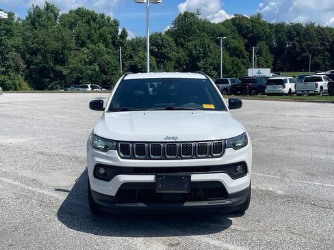 Used 2023 Jeep Compass Latitude AWD/4WD image 2