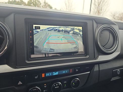 Used 2016 Toyota Tacoma TRD Off-Road image 27