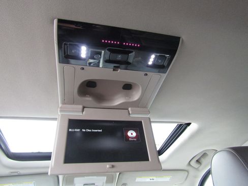 Used 2016 GMC Yukon XL Denali w/ Open Road Package image 17