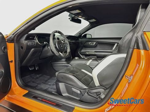 Used 2020 Ford Mustang Shelby GT500 w/ Technology Package RWD image 9