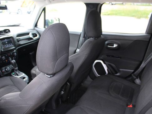 Used 2018 Jeep Renegade Latitude w/ Cold Weather Group AWD/4WD image 16