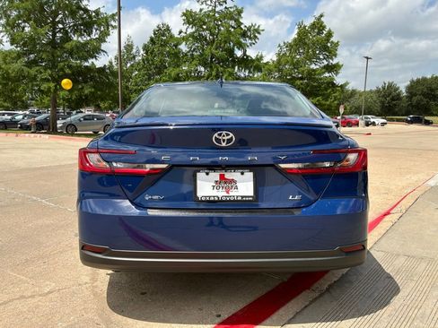 Used 2025 Toyota Camry LE w/ Convenience Package FWD image 7
