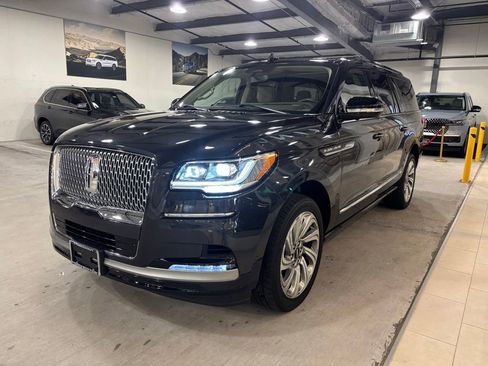 Used 2024 Lincoln Navigator L Reserve AWD/4WD image 2