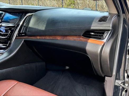 Used 2015 Cadillac Escalade Premium image 21