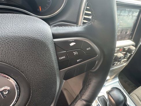 Used 2018 Jeep Grand Cherokee Laredo image 23