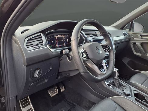 Used 2024 Volkswagen Tiguan SEL R-Line image 11
