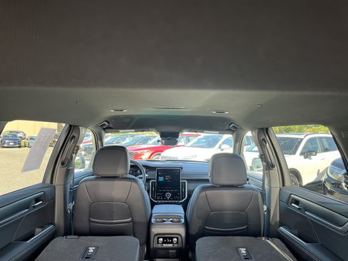Used 2026 GMC Acadia Elevation w/ Elevation Premium Package AWD/4WD image 14