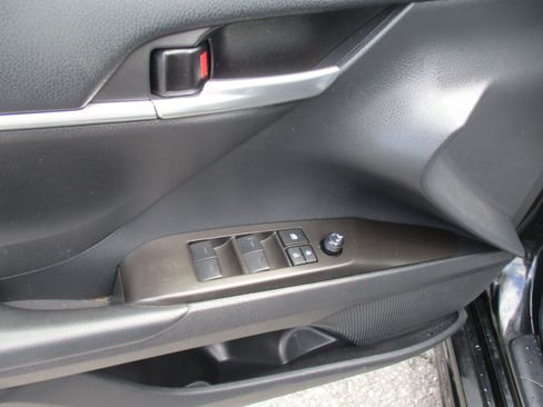 Used 2023 Toyota Camry SE w/ Convenience Package FWD image 12