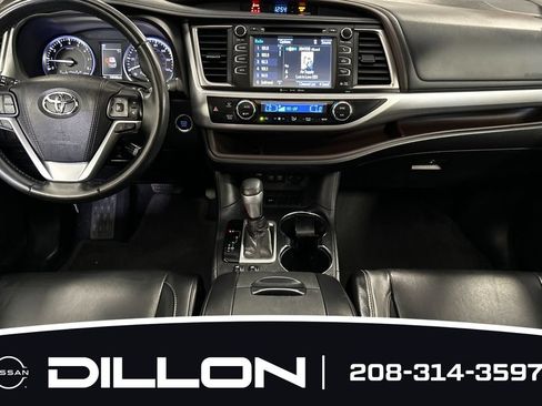 Used 2018 Toyota Highlander XLE w/ Carpet Mat Package (TMS) FWD image 13