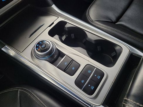 Used 2020 Ford Explorer XLT w/ Equipment Group 202A image 26