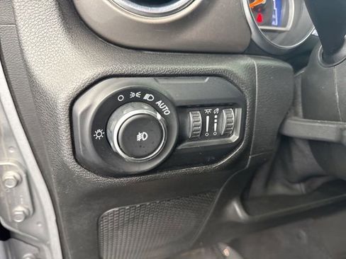 Used 2021 Jeep Wrangler Unlimited Sahara image 30