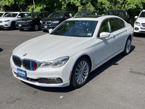 Used 2017 BMW 750i xDrive AWD/4WD image 1
