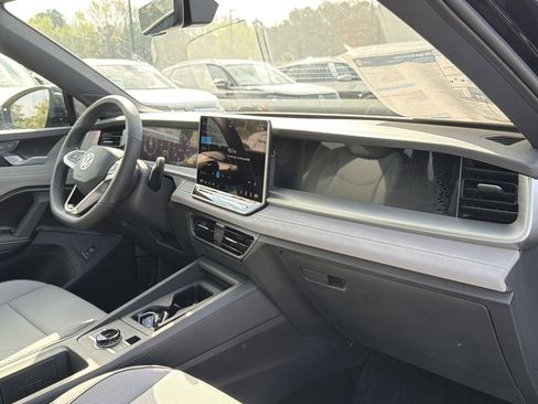 New 2026 Volkswagen Tiguan SE R-Line FWD image 21
