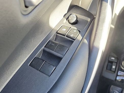 Used 2022 Toyota Corolla SE FWD image 21