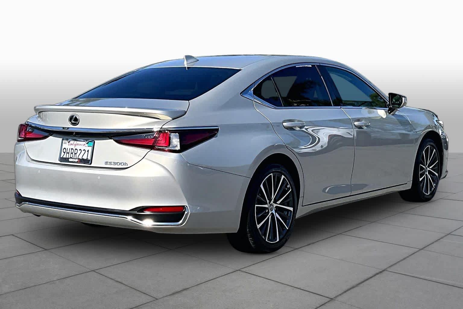 Certified 2023 Lexus ES 300h w/ Premium Package FWD image 12