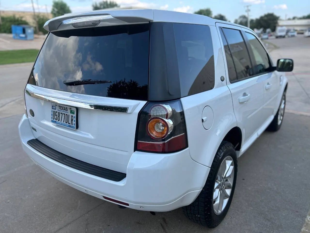 Used 2014 Land Rover LR2 AWD/4WD image 6