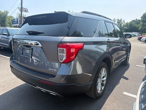 Used 2022 Ford Explorer XLT w/ Equipment Group 202A AWD/4WD image 4