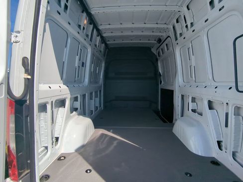 Used 2025 Mercedes-Benz Sprinter 2500 image 23