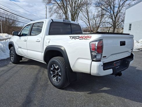 Certified 2022 Toyota Tacoma TRD Off-Road image 2