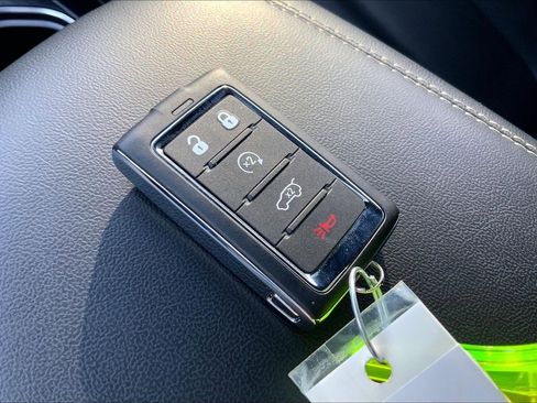 Certified 2024 Jeep Grand Cherokee Limited w/ Black Appearance Package image 13