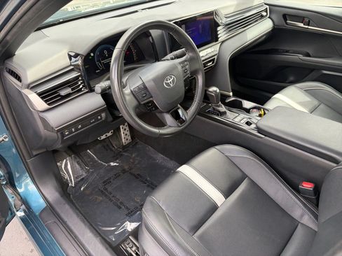 Used 2025 Toyota Camry SE FWD image 10