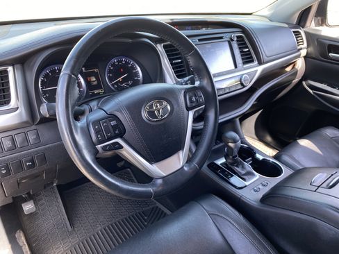 Used 2017 Toyota Highlander Limited w/ Carpet Mat Package AWD/4WD image 19